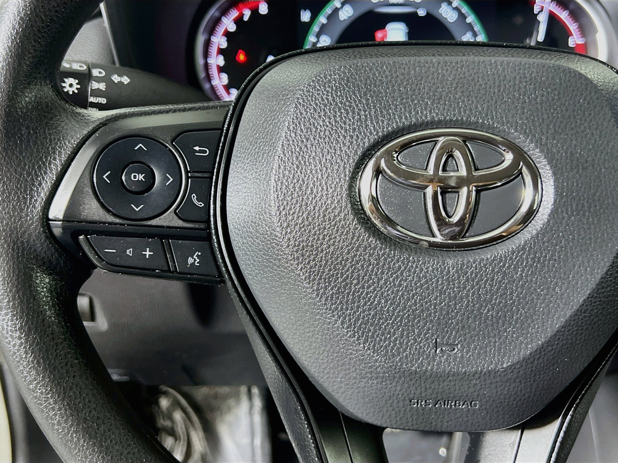 Used 2025 Toyota RAV4 XLE FWD image 19