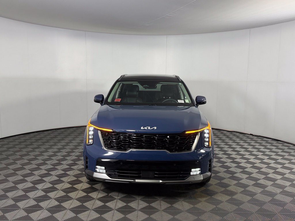 Used 2024 Kia Sorento EX w/ Panoramic Sunroof Package FWD image 2