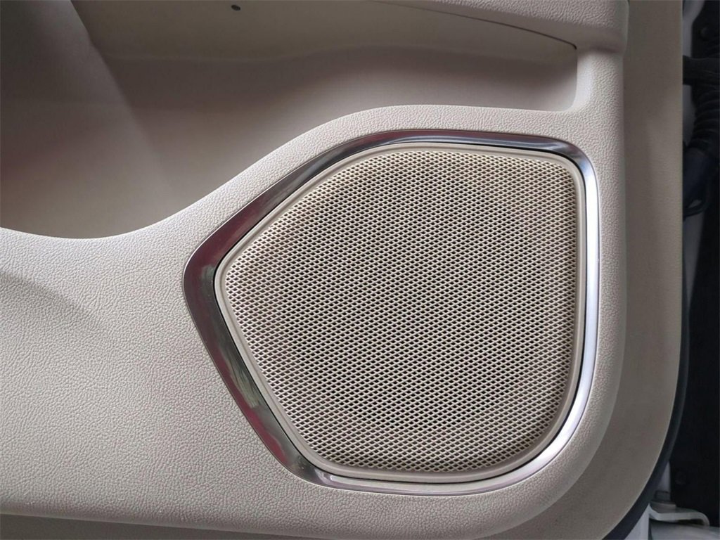 Used 2016 Lincoln MKX Reserve w/ Climate Package image 17