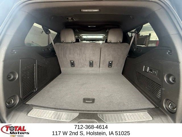 Used 2024 Chevrolet Suburban RST w/ Luxury Package AWD/4WD image 14