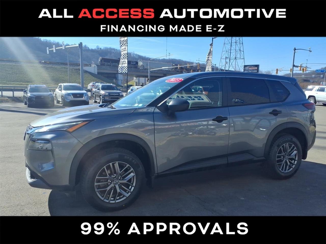 Used 2023 Nissan Rogue S image 3