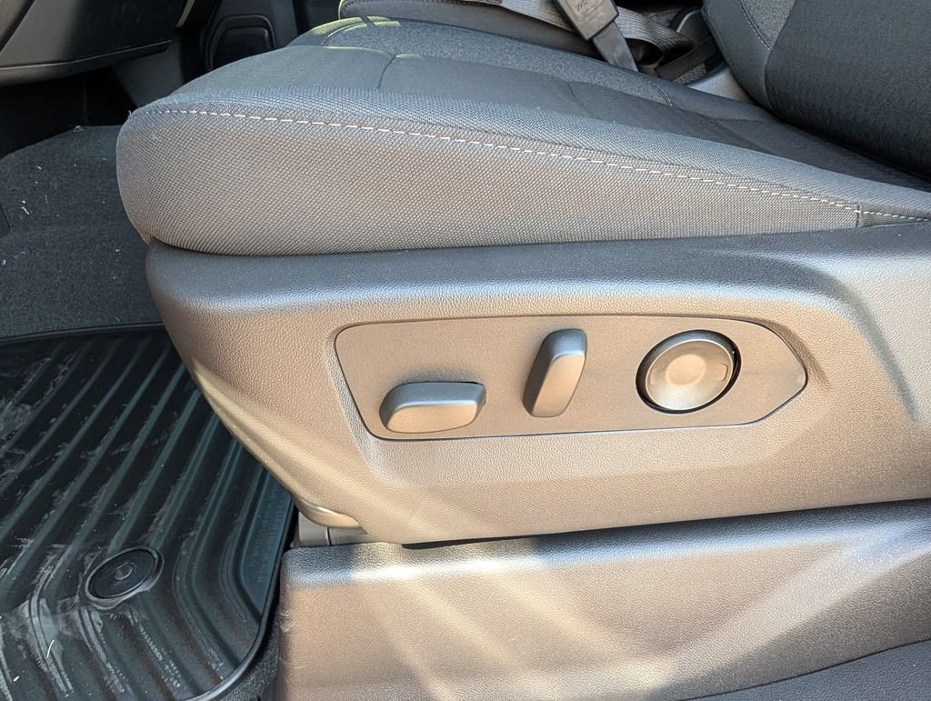 New 2026 Chevrolet Silverado 1500 Custom w/ LPO, Dark Essentials Package RWD image 11