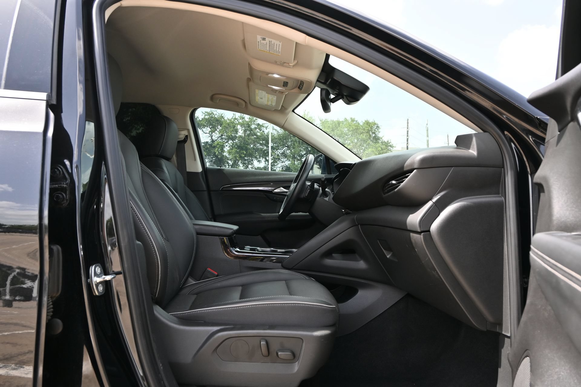 Used 2023 Buick Envision Essence FWD image 25