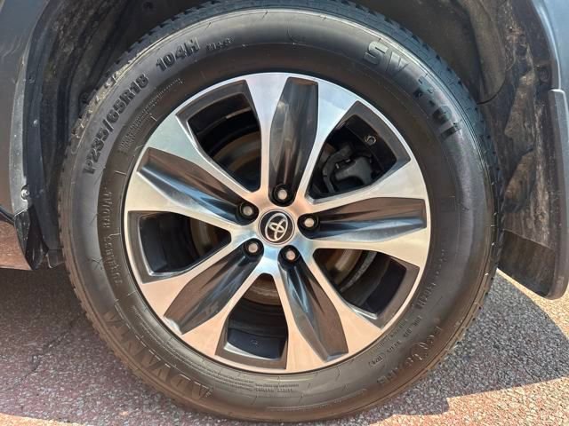 Used 2022 Toyota Highlander XLE image 31