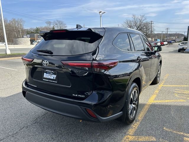 Used 2024 Toyota Highlander XLE image 8