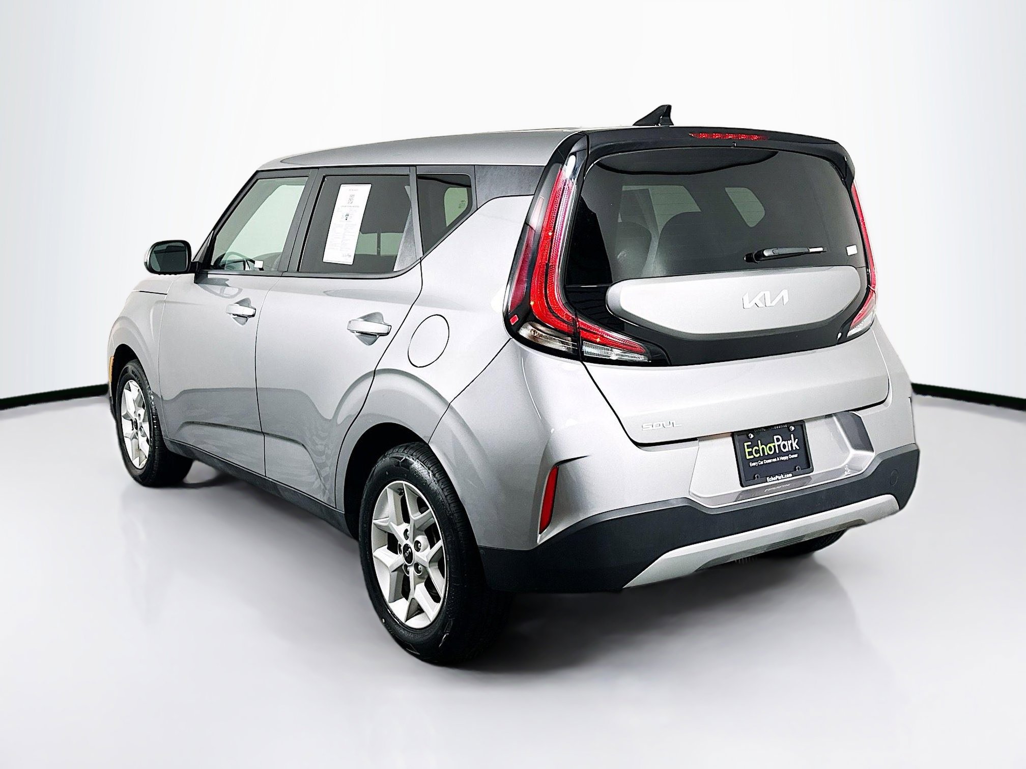 Used 2025 Kia Soul LX w/ LX Technology Package FWD image 5