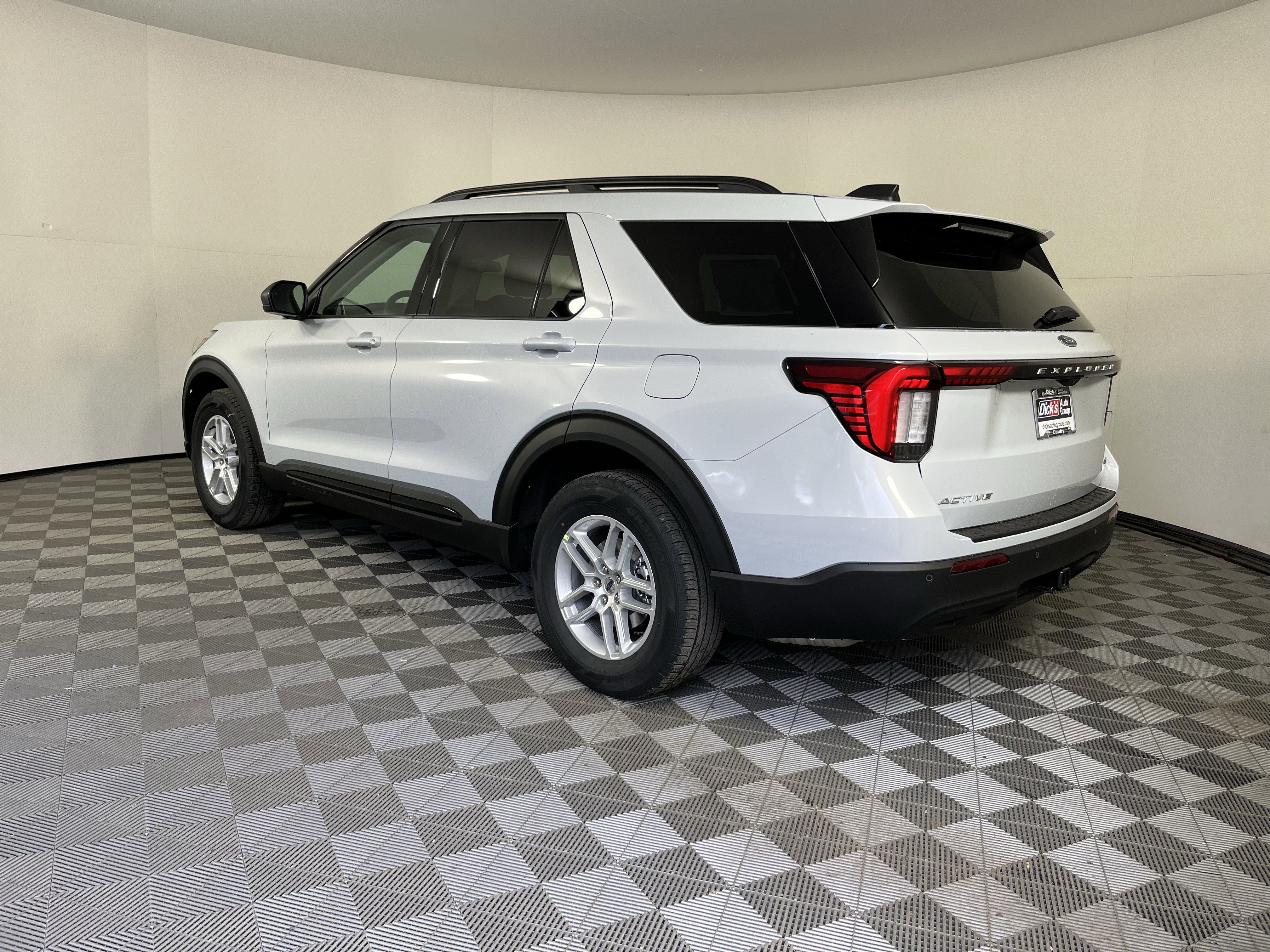 New 2026 Ford Explorer Active AWD/4WD image 3