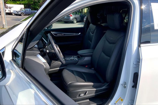 Used 2024 Cadillac XT6 Luxury w/ LPO, Floor Liner Package AWD/4WD image 25