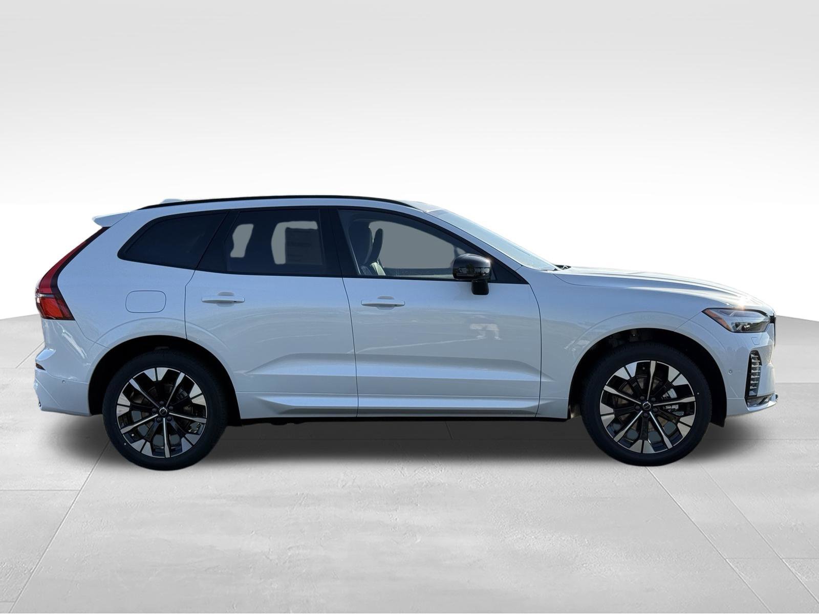 New 2027 Volvo XC60 B5 Plus AWD/4WD image 7