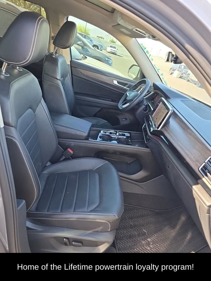 Used 2024 Volkswagen Atlas SEL AWD/4WD image 4