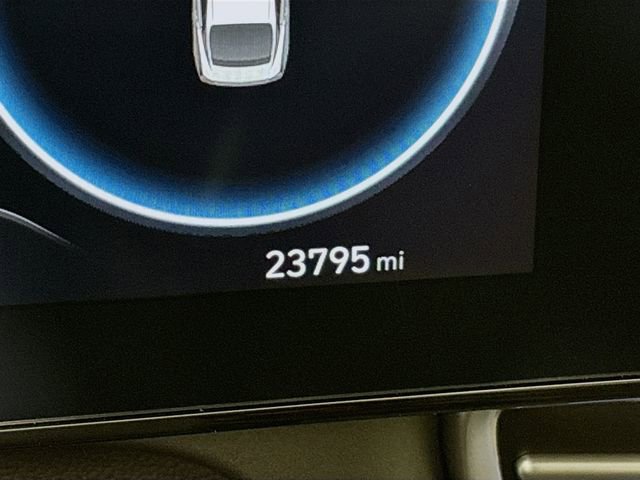 Used 2023 Hyundai Elantra Limited image 12