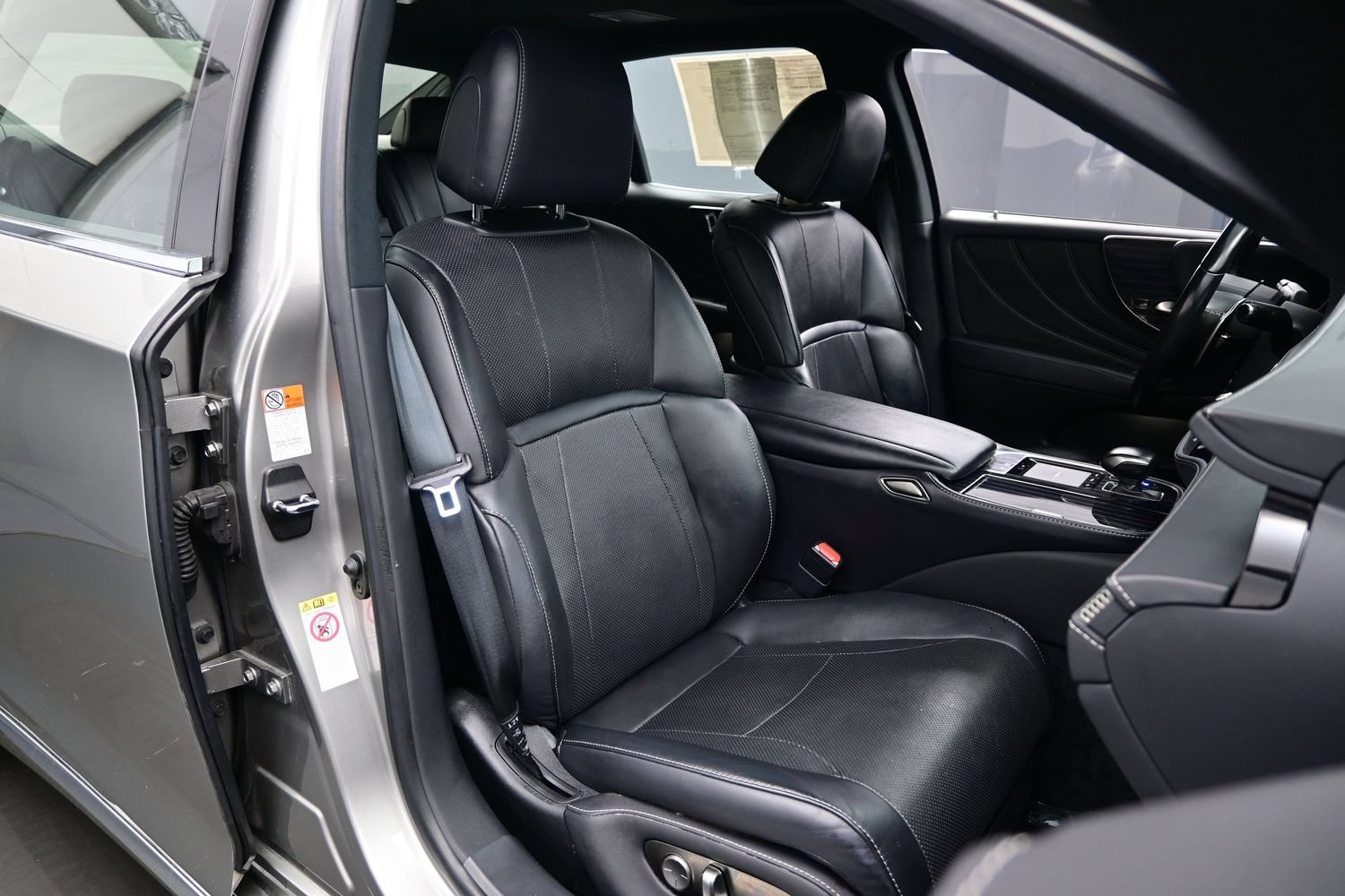 Used 2019 Lexus LS 500 AWD w/ Accessory Package (Z2) image 14