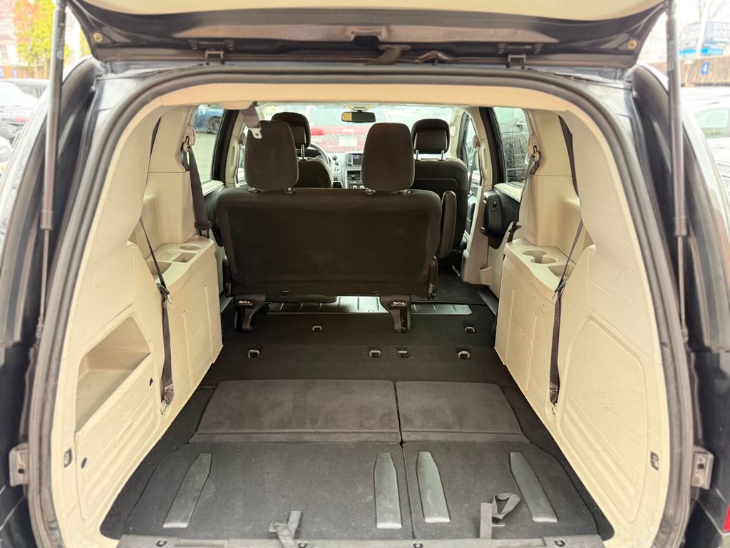 Used 2019 Dodge Grand Caravan SE w/ UConnect Hands-Free Group image 24