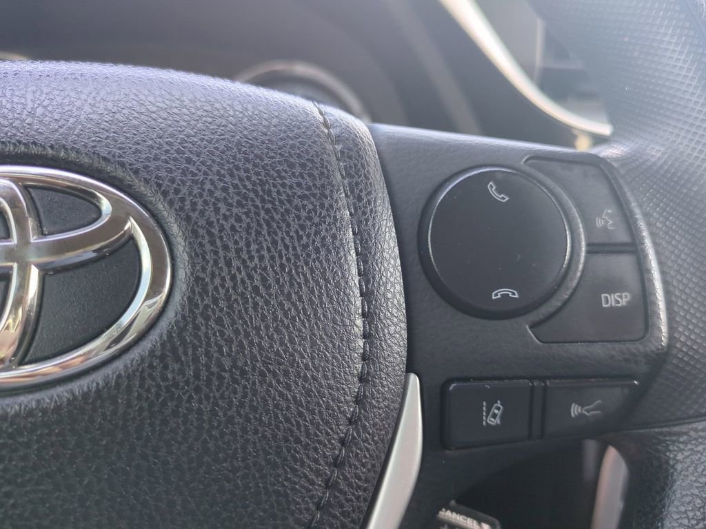 Used 2018 Toyota Corolla LE FWD image 30