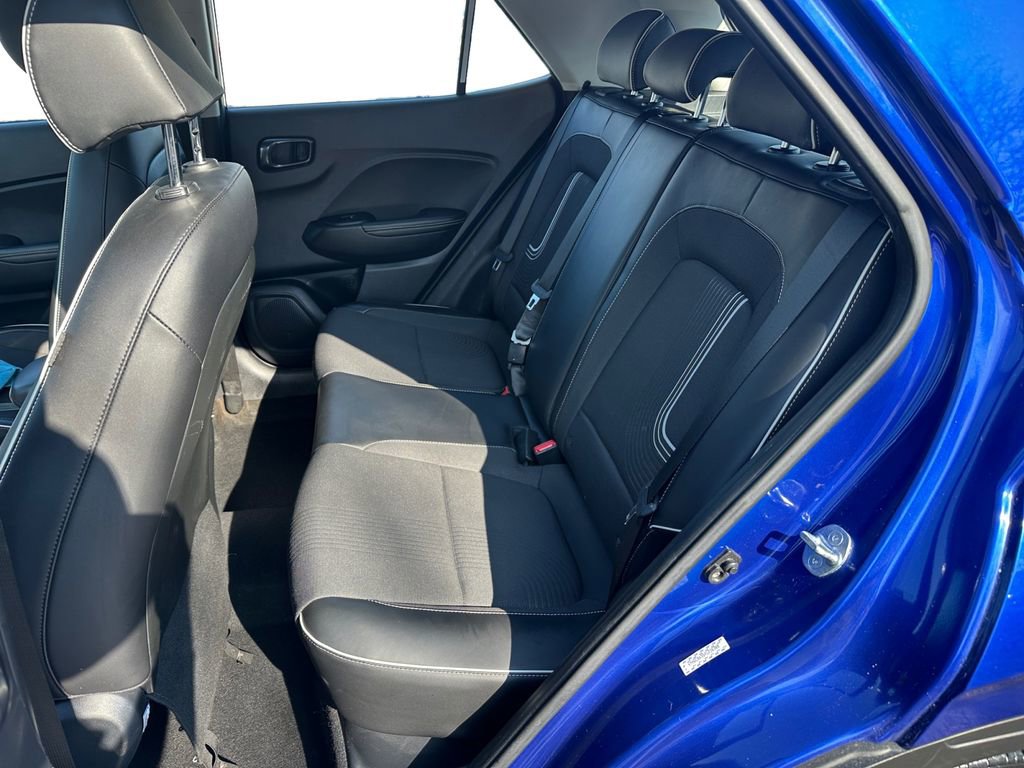 Used 2023 Hyundai Venue Limited image 13