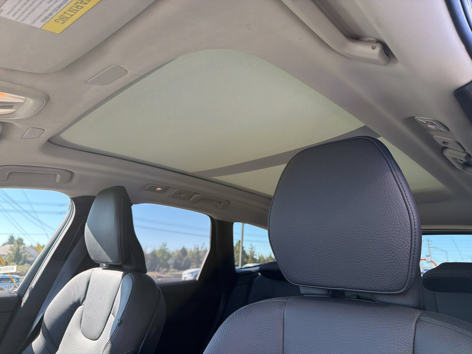 Used 2025 Volvo XC60 B5 Plus AWD/4WD image 17