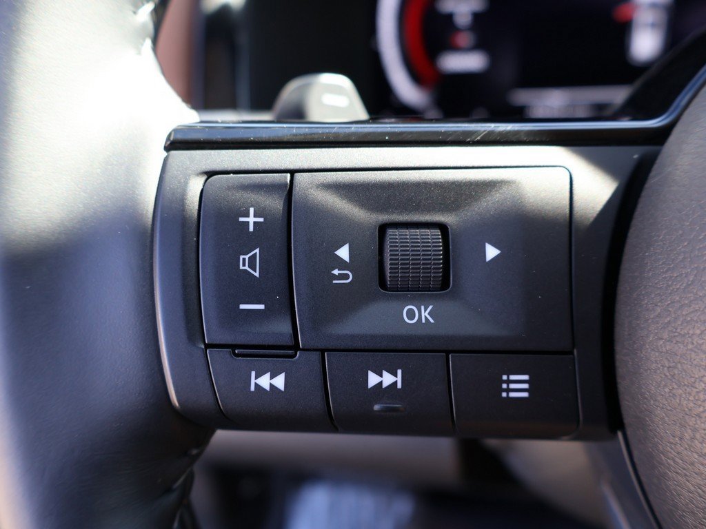 Used 2024 Nissan Pathfinder Platinum w/ Cargo Package image 54