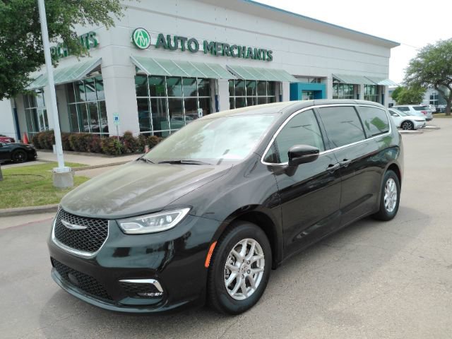 Used 2024 Chrysler Pacifica Touring-L FWD image 1