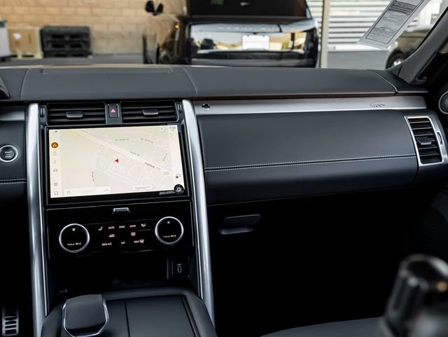 New 2026 Land Rover Discovery Limited Edition AWD/4WD image 24