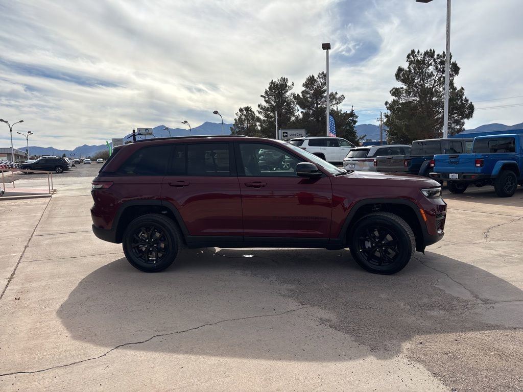 New 2025 Jeep Grand Cherokee Altitude image 4
