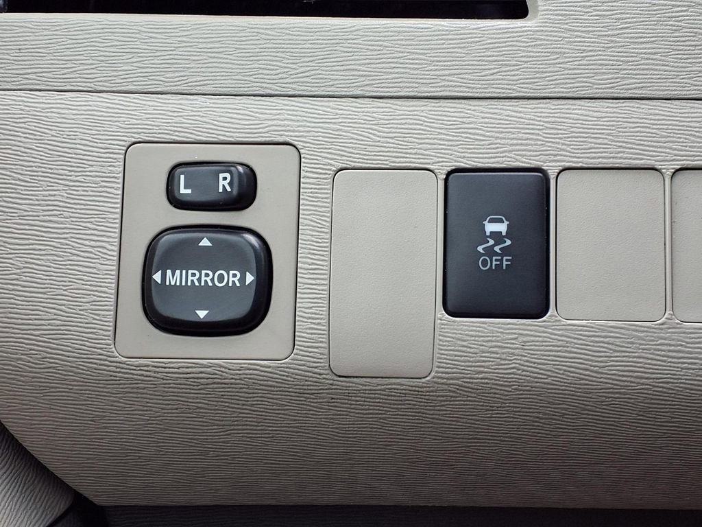 Used 2014 Toyota Sienna LE FWD image 24