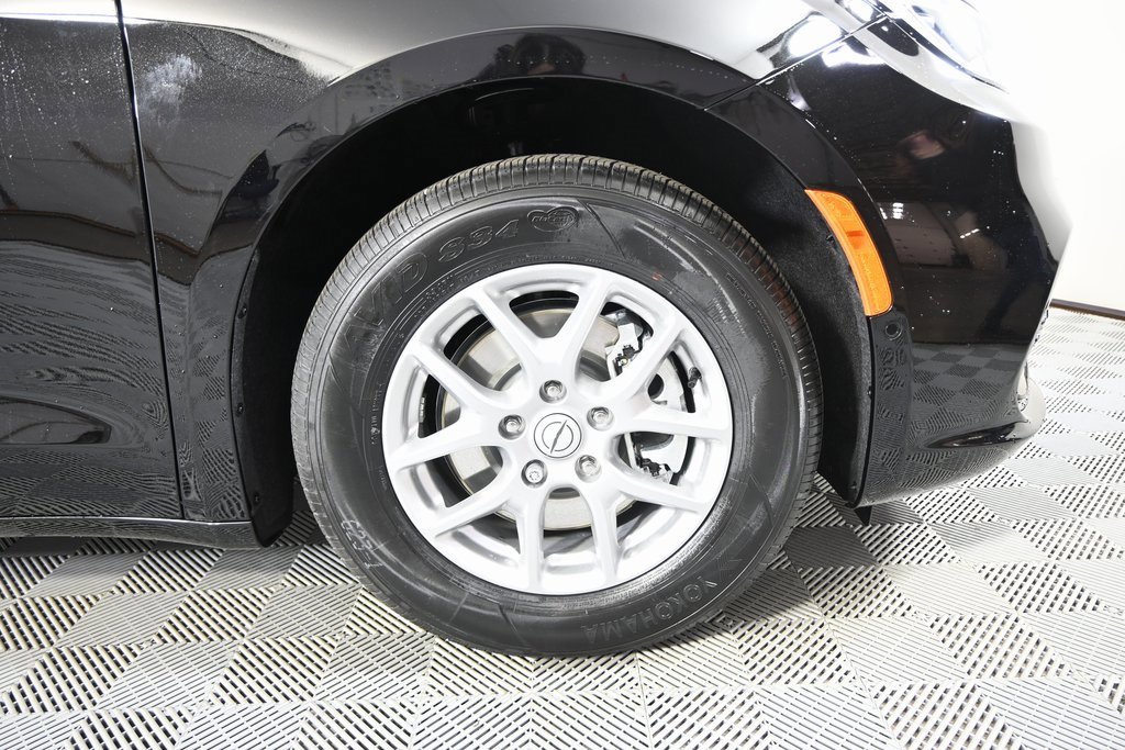 New 2026 Chrysler Pacifica Select image 11