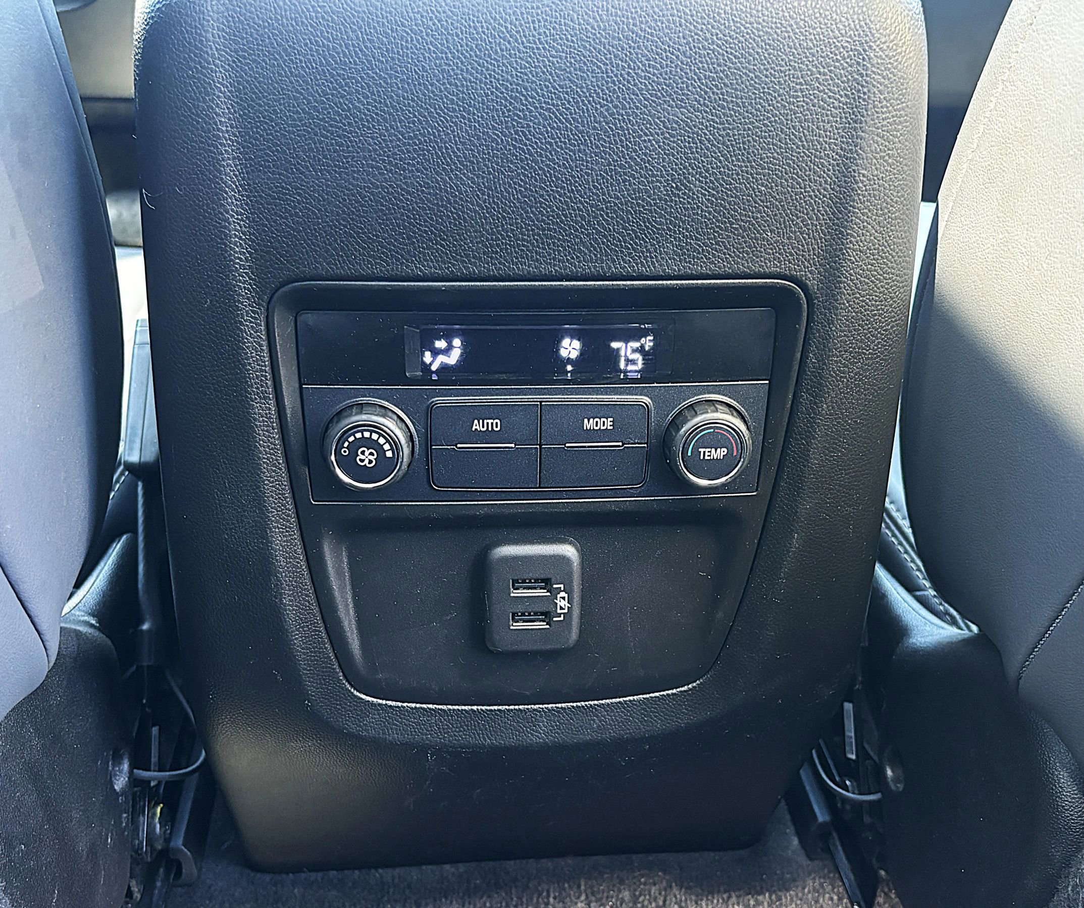 Used 2019 Buick Enclave Essence AWD/4WD image 11