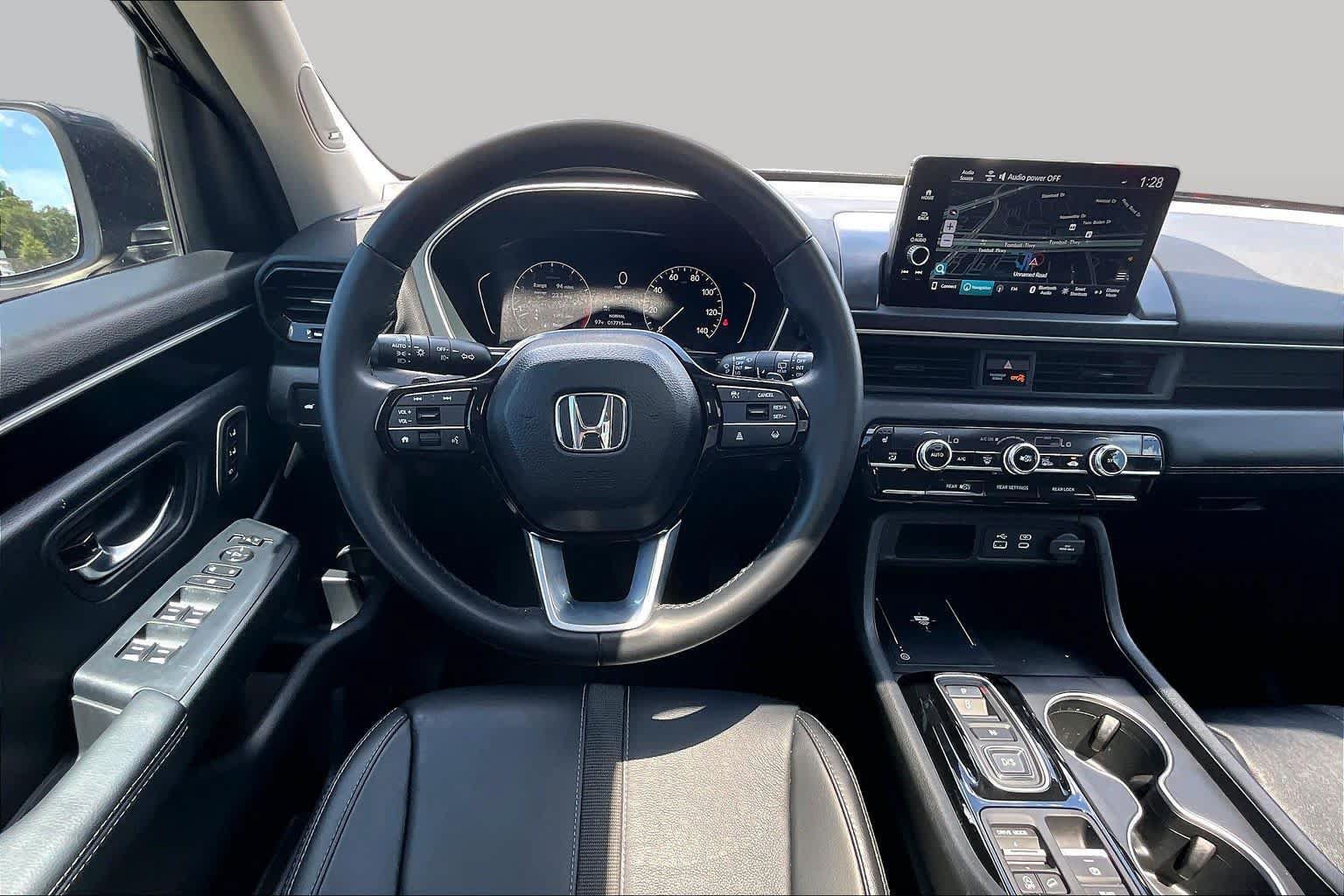 Used 2024 Honda Pilot Touring image 6