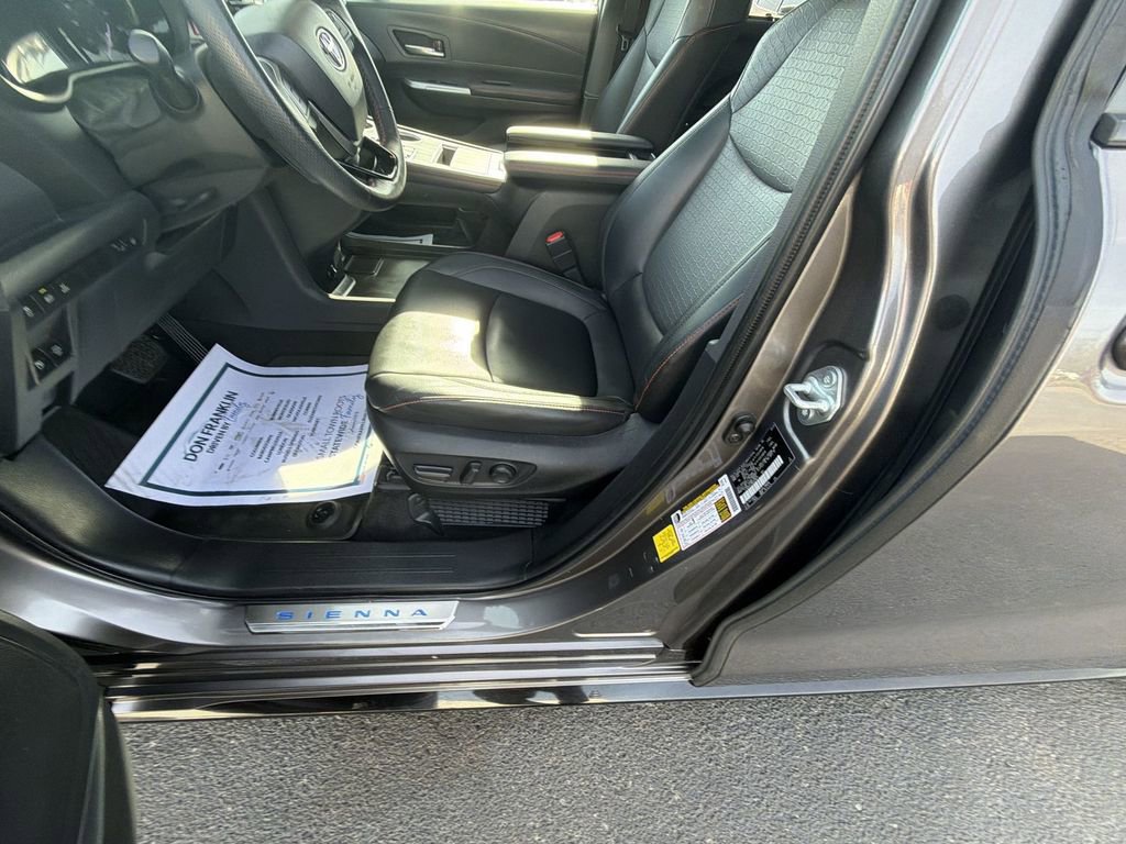 Used 2022 Toyota Sienna XSE w/ XSE Plus Package image 12