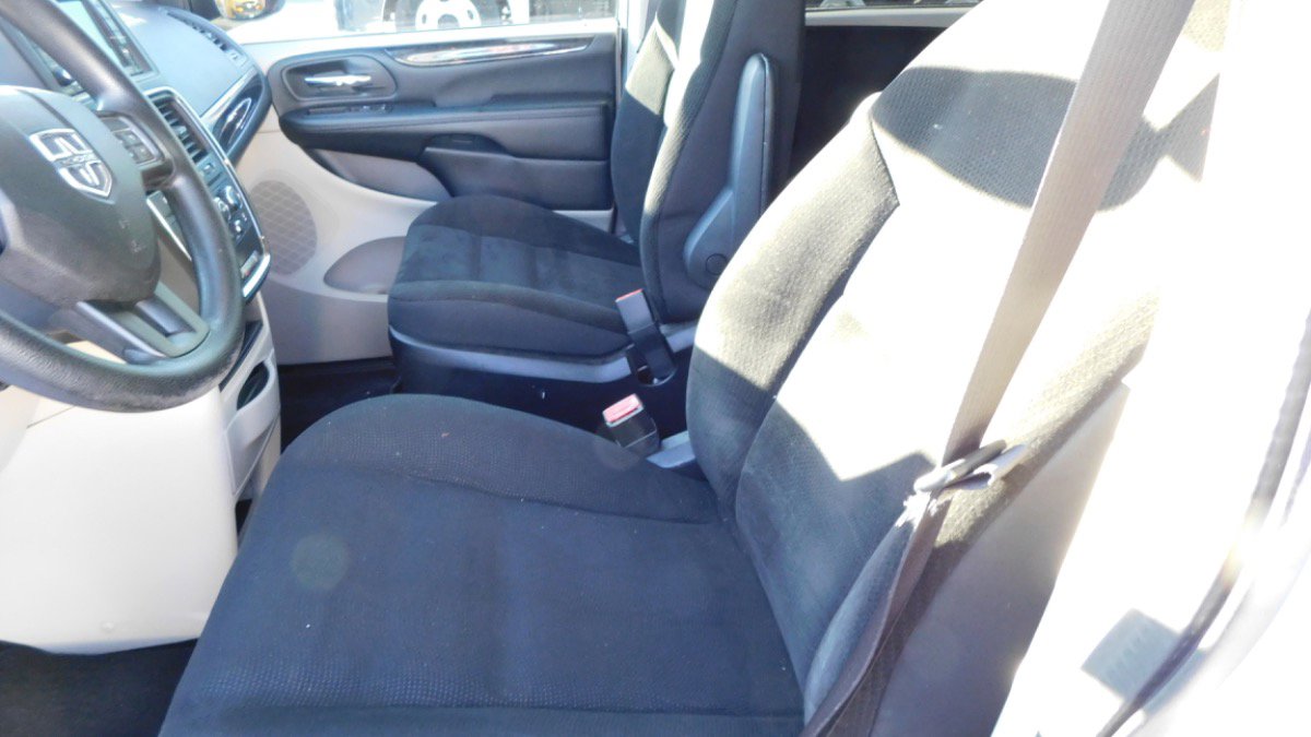 Used 2019 Dodge Grand Caravan SE w/ UConnect Hands-Free Group image 13