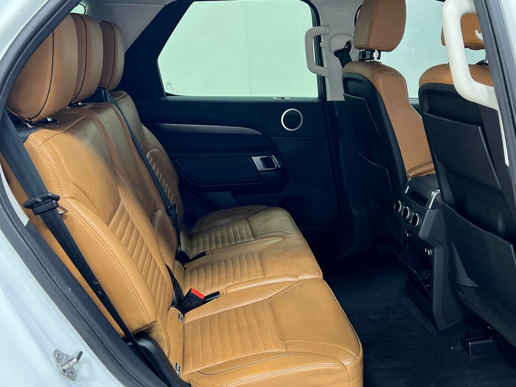 Used 2017 Land Rover Discovery HSE AWD/4WD image 36