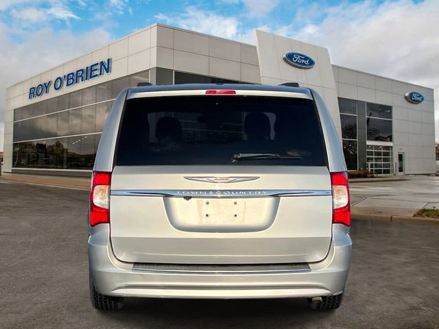 Used 2011 Chrysler Town & Country Touring w/ Driver Convenience Group image 4