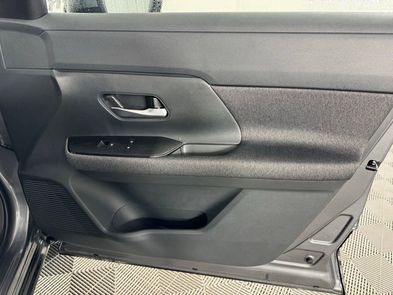 Used 2025 Nissan Kicks SV image 29