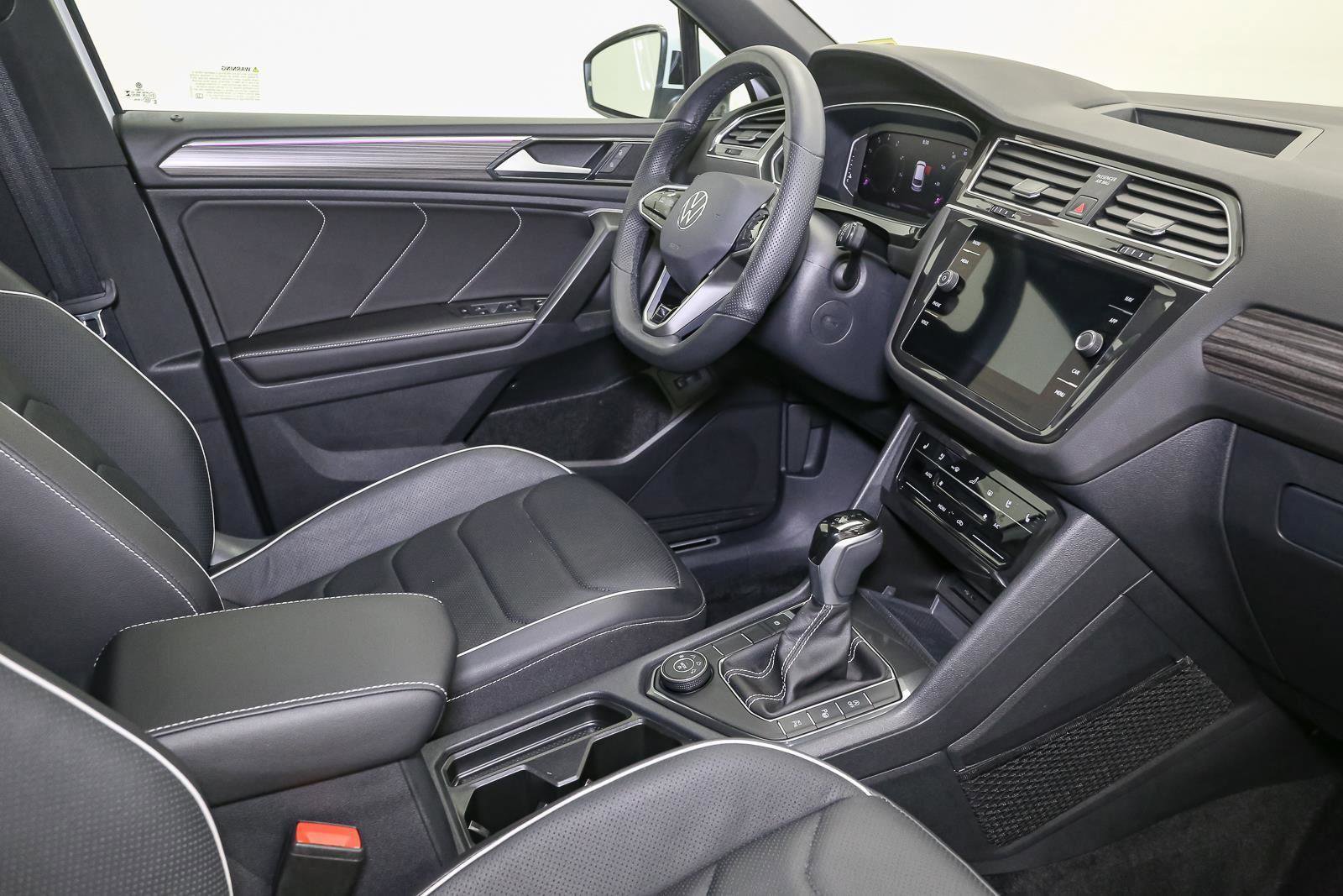 Used 2024 Volkswagen Tiguan SEL R-Line AWD/4WD image 24