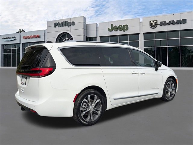 New 2026 Chrysler Pacifica Pinnacle image 4