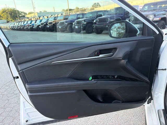 Used 2026 Toyota Camry SE w/ Convenience Package FWD image 9