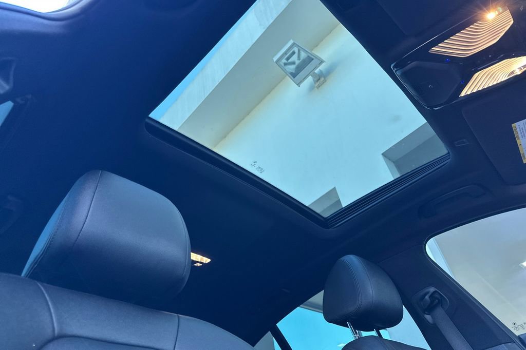 Used 2020 BMW 530e w/ Convenience Package image 17