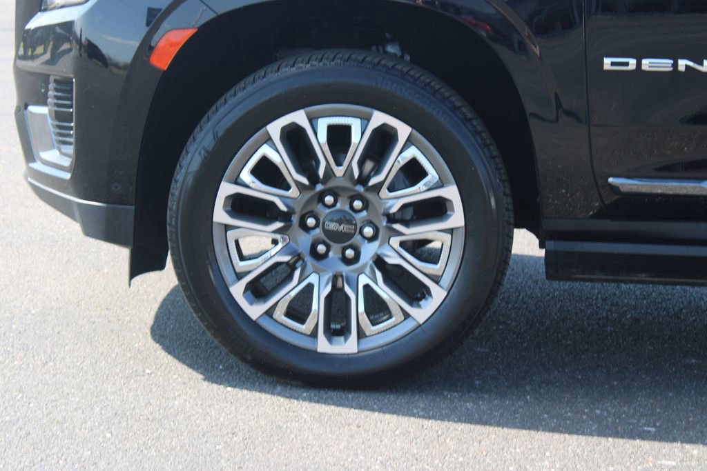 Used 2023 GMC Yukon Denali Ultimate w/ LPO, Floor Liner Package image 18