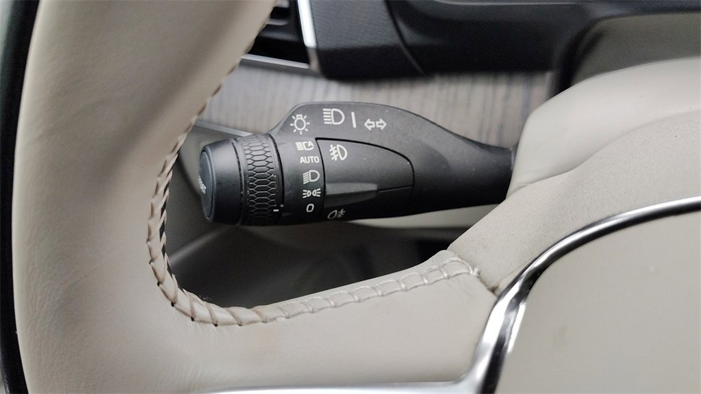 Certified 2023 Volvo XC90 B6 Plus image 17