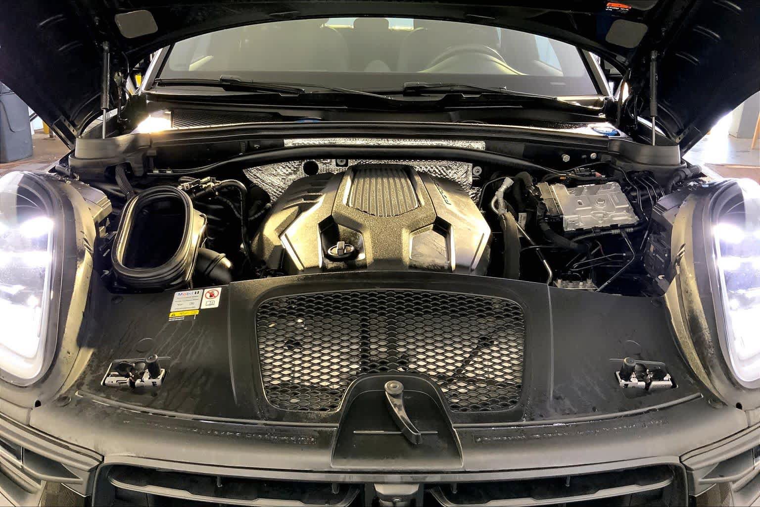 Used 2023 Porsche Macan Turbo AWD/4WD image 30