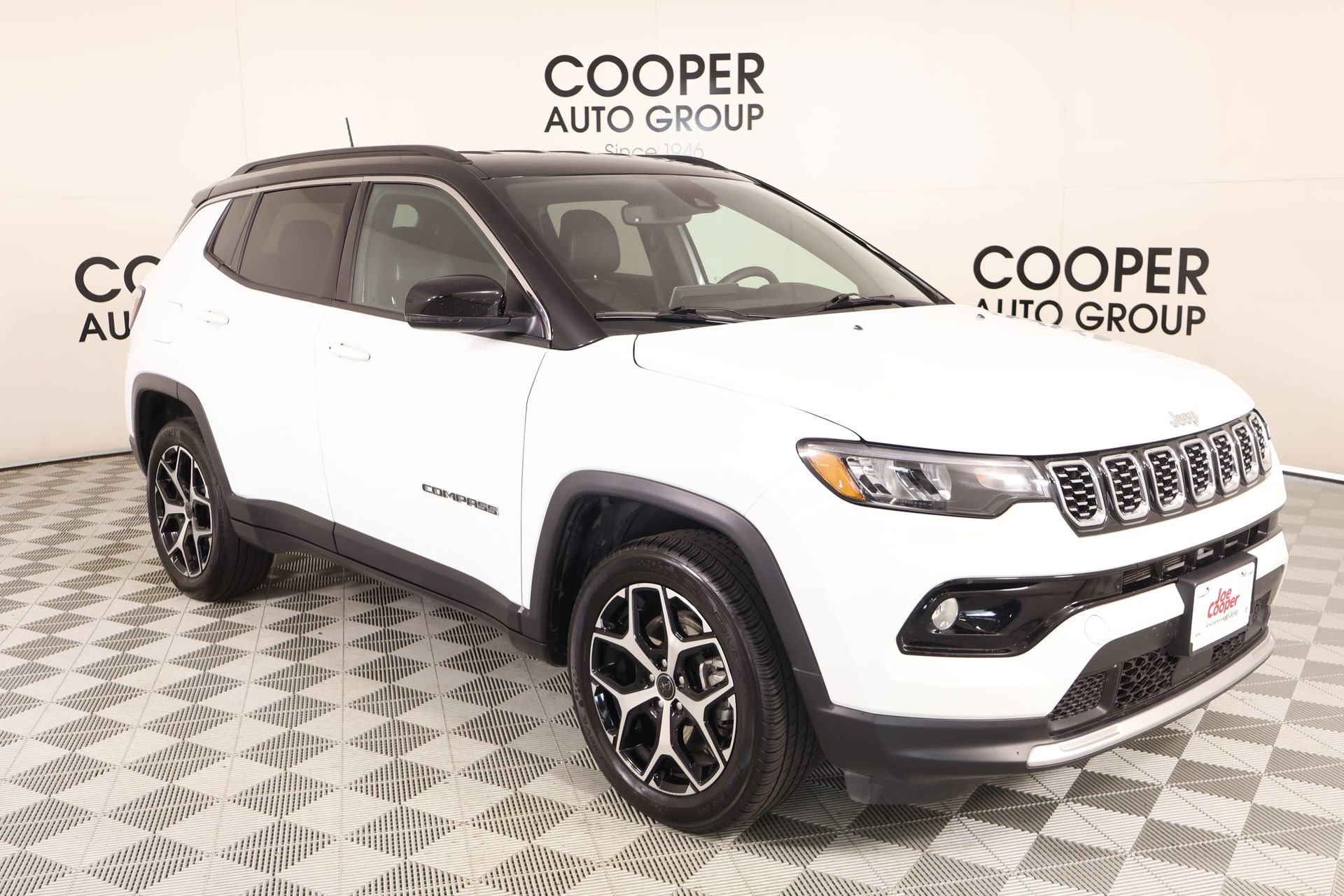 Used 2025 Jeep Compass Limited image 1