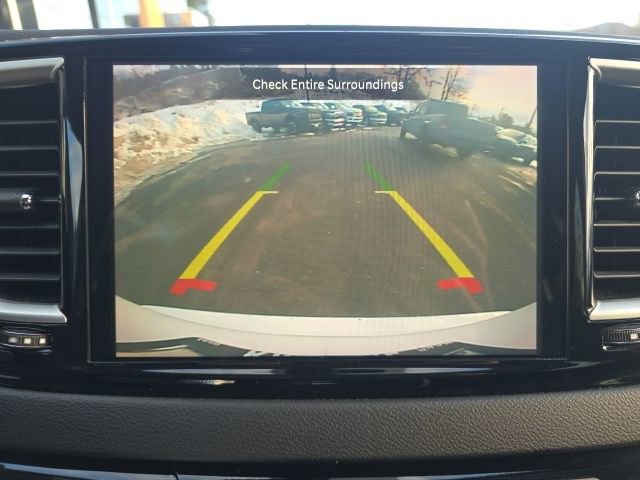 Certified 2024 Chrysler Pacifica Touring-L image 21
