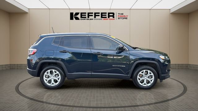 Used 2024 Jeep Compass Sport image 6