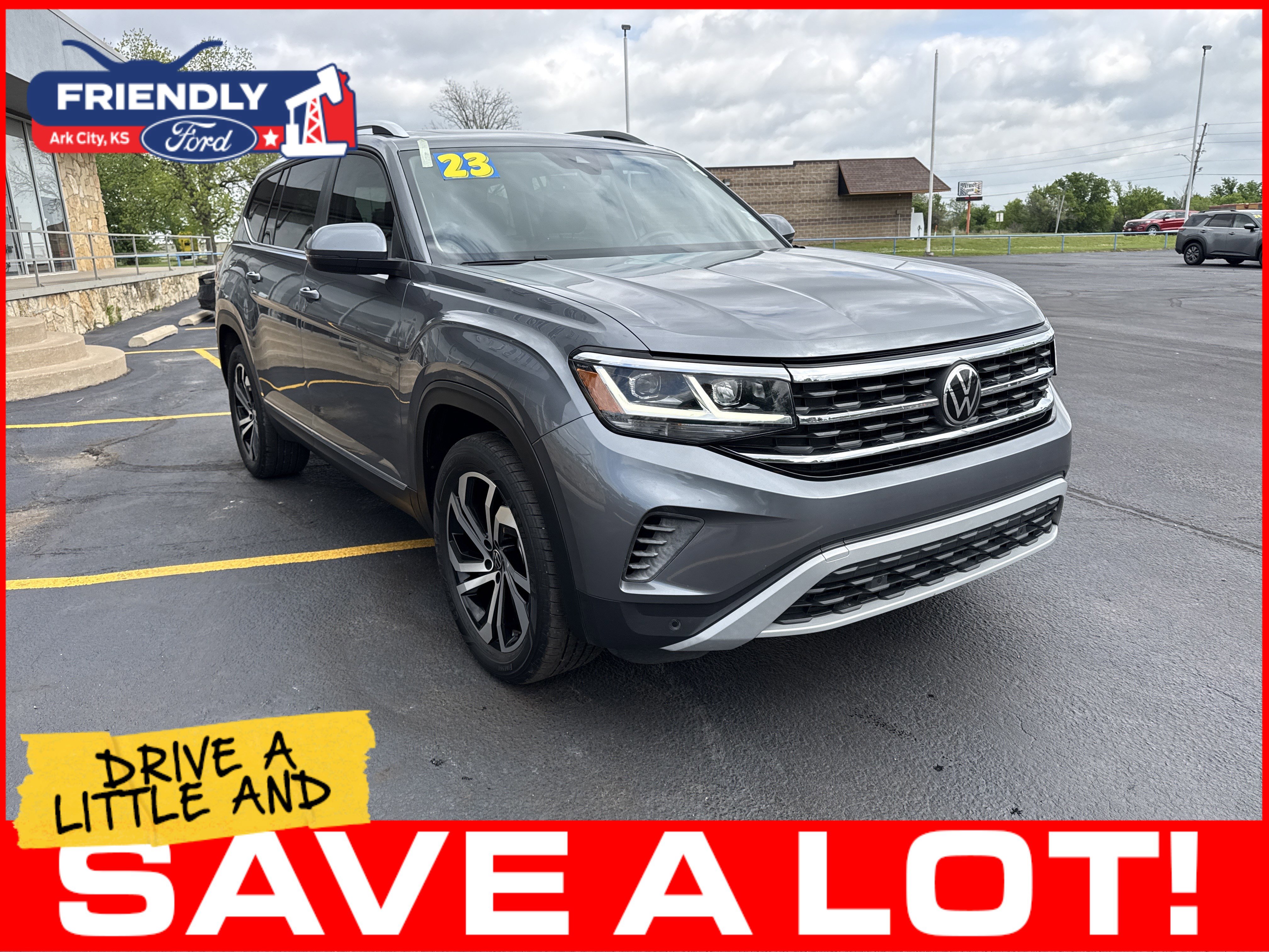 Used 2023 Volkswagen Atlas SEL AWD/4WD image 3