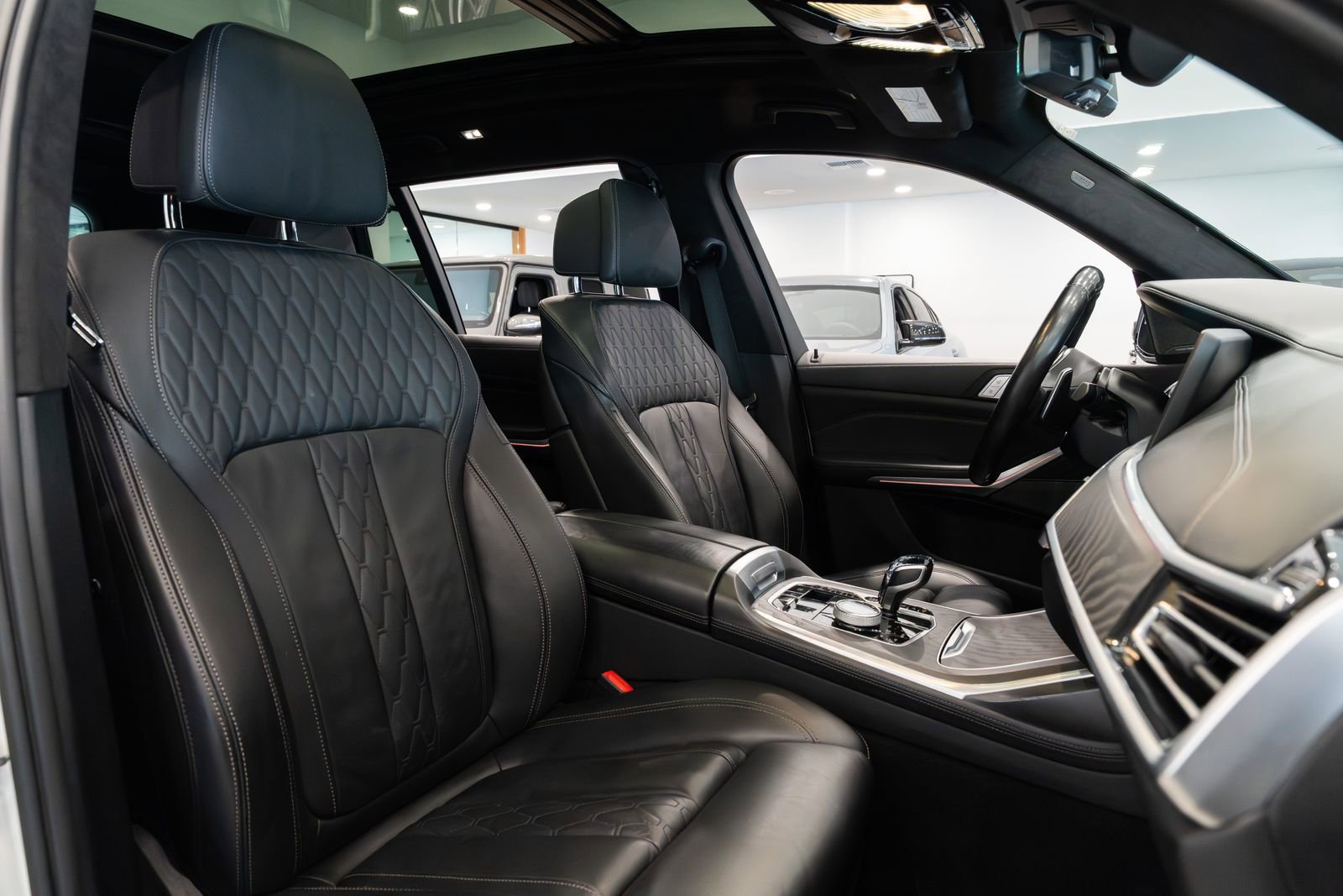 Used 2022 BMW X7 M50i image 29