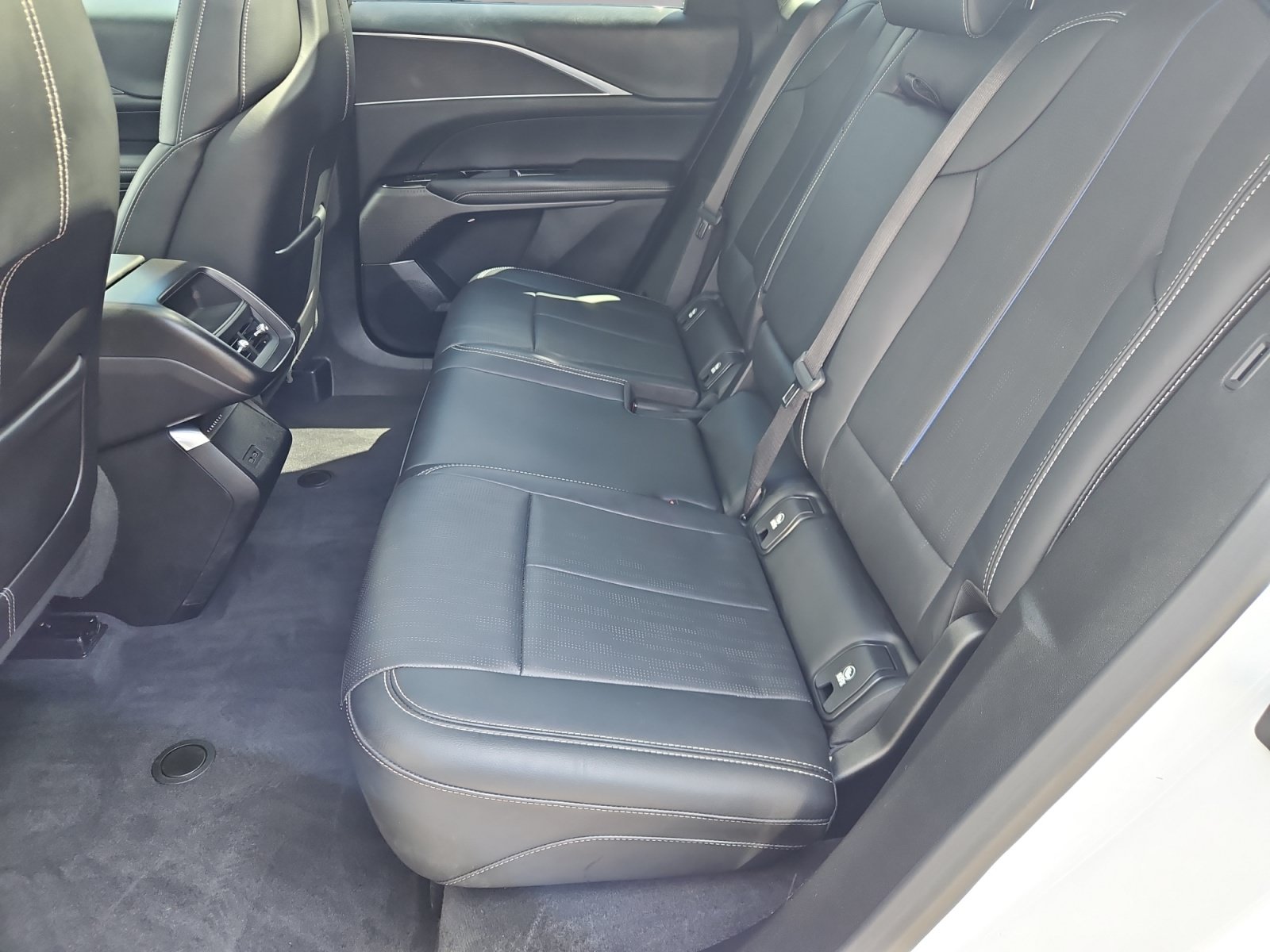 Used 2024 Cadillac Lyriq Luxury RWD image 14