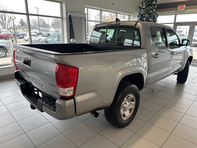 Used 2017 Toyota Tacoma SR image 4