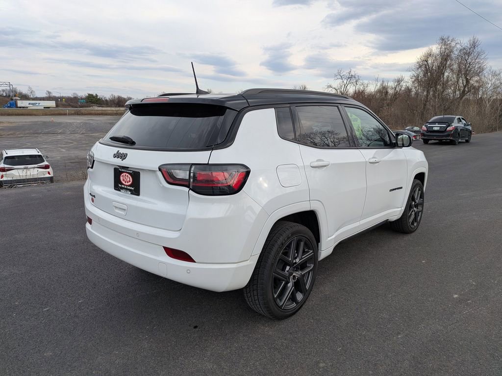 Used 2024 Jeep Compass Limited w/ High Altitude Package image 3