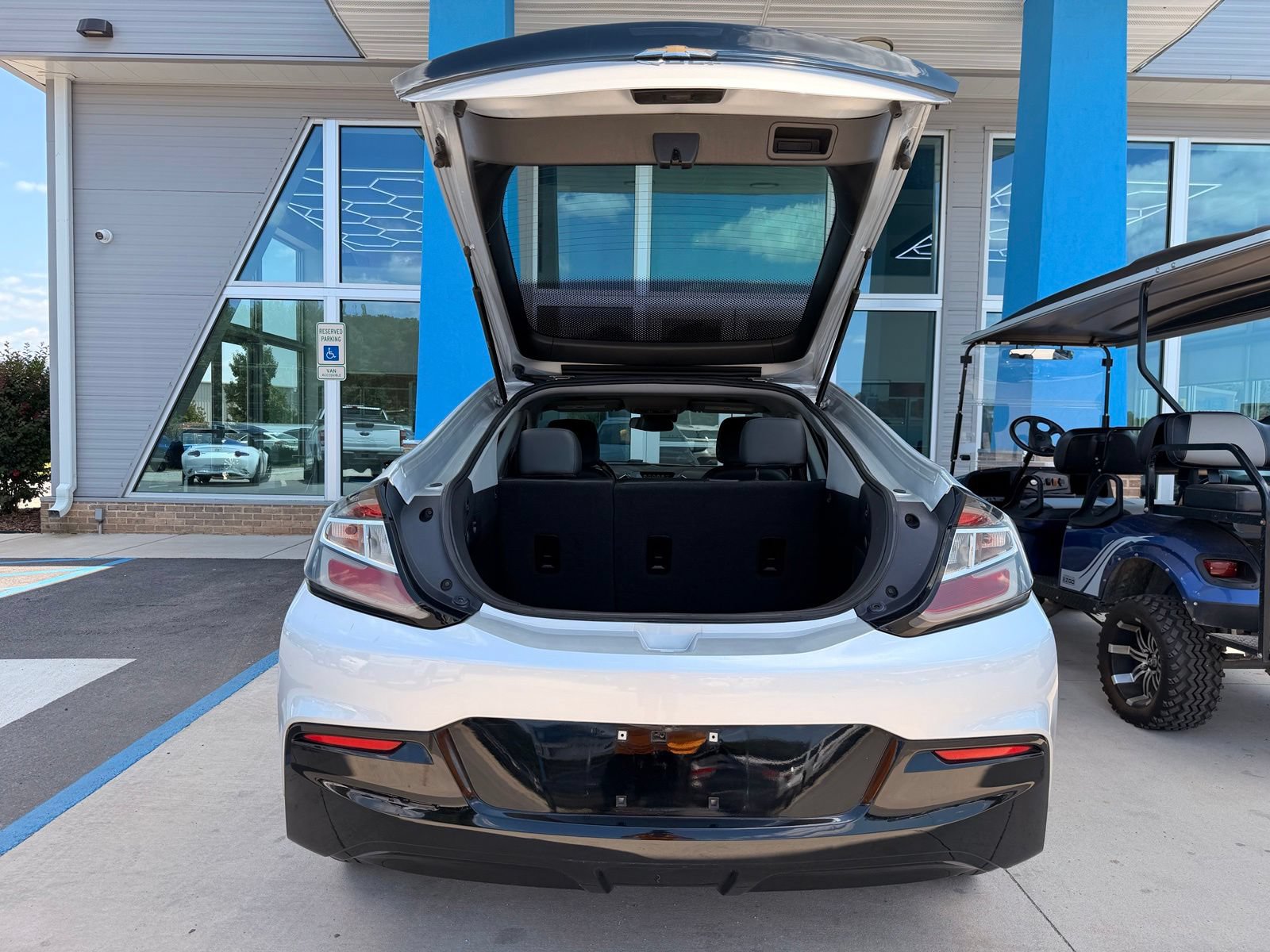 Used 2017 Chevrolet Volt LT w/ Comfort Package FWD image 40