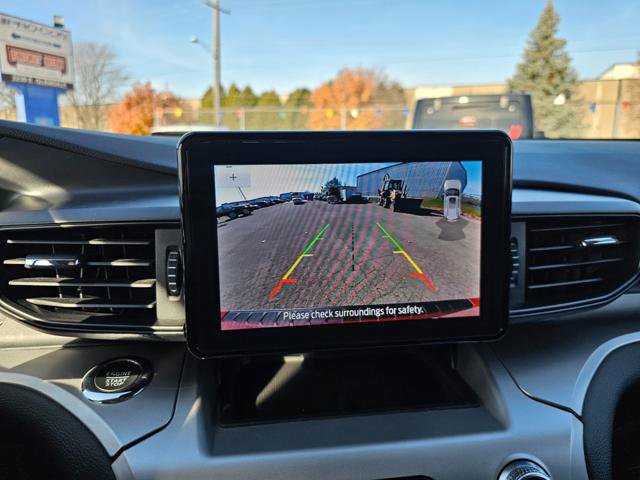 Used 2022 Ford Explorer XLT image 18